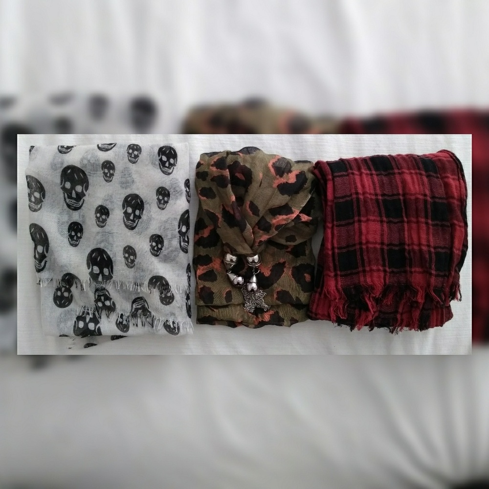 Lot of three fashion scarves